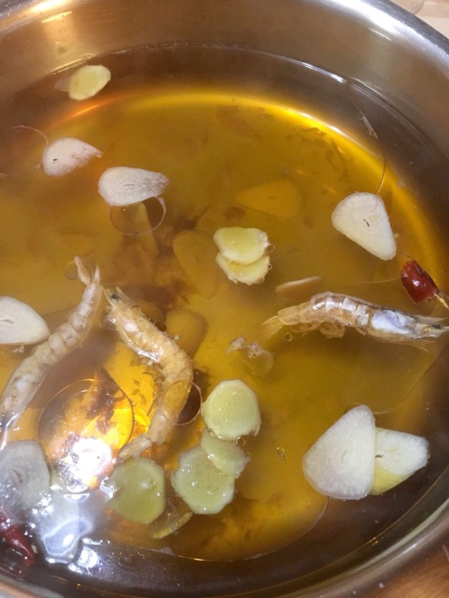 鰹昆布出汁で中華風きのこ鍋2