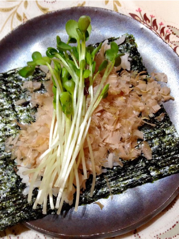 鰹節の手巻き寿司