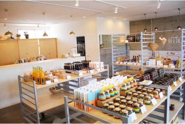 下園薩男商店、阿久根市に旅と時をコンセプトにした新拠点「イワシビル」をオープン！